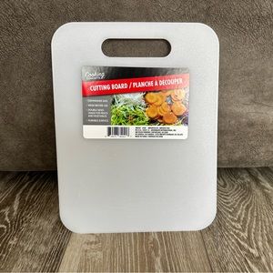 NWT Cooking Concepts Smaller Plastic Cutting Board 11” x 8.5”. Great Size!!